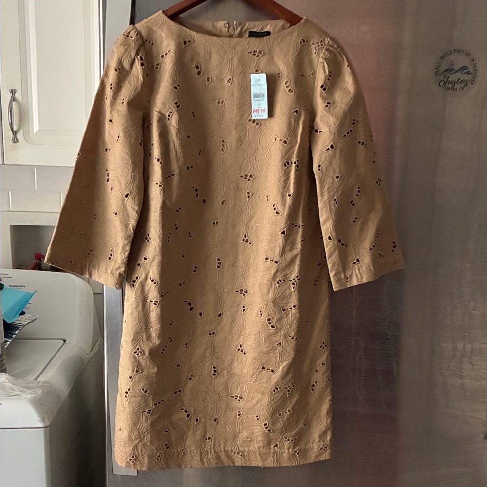 ANN TAYLOR Classic Beige Eyelet Shift Dress